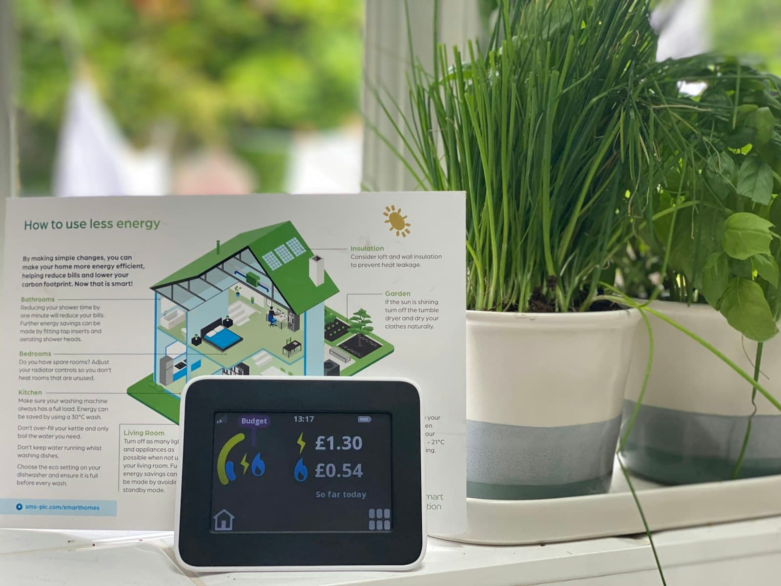 Smart energy display showing gas and electricity costs